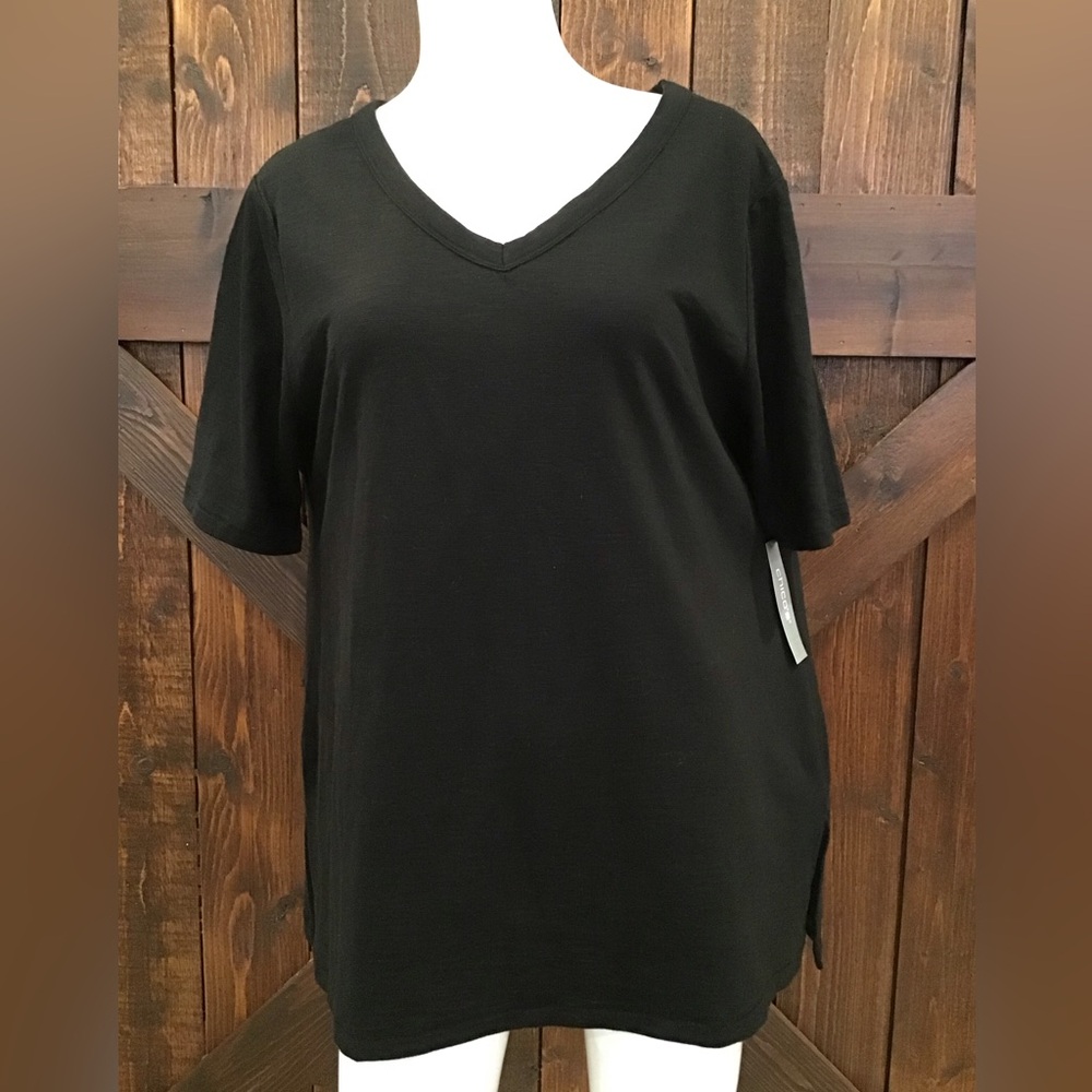 Chico's Black V-Neck Basic Knit Elbow Sleeve The Ultimate Tee